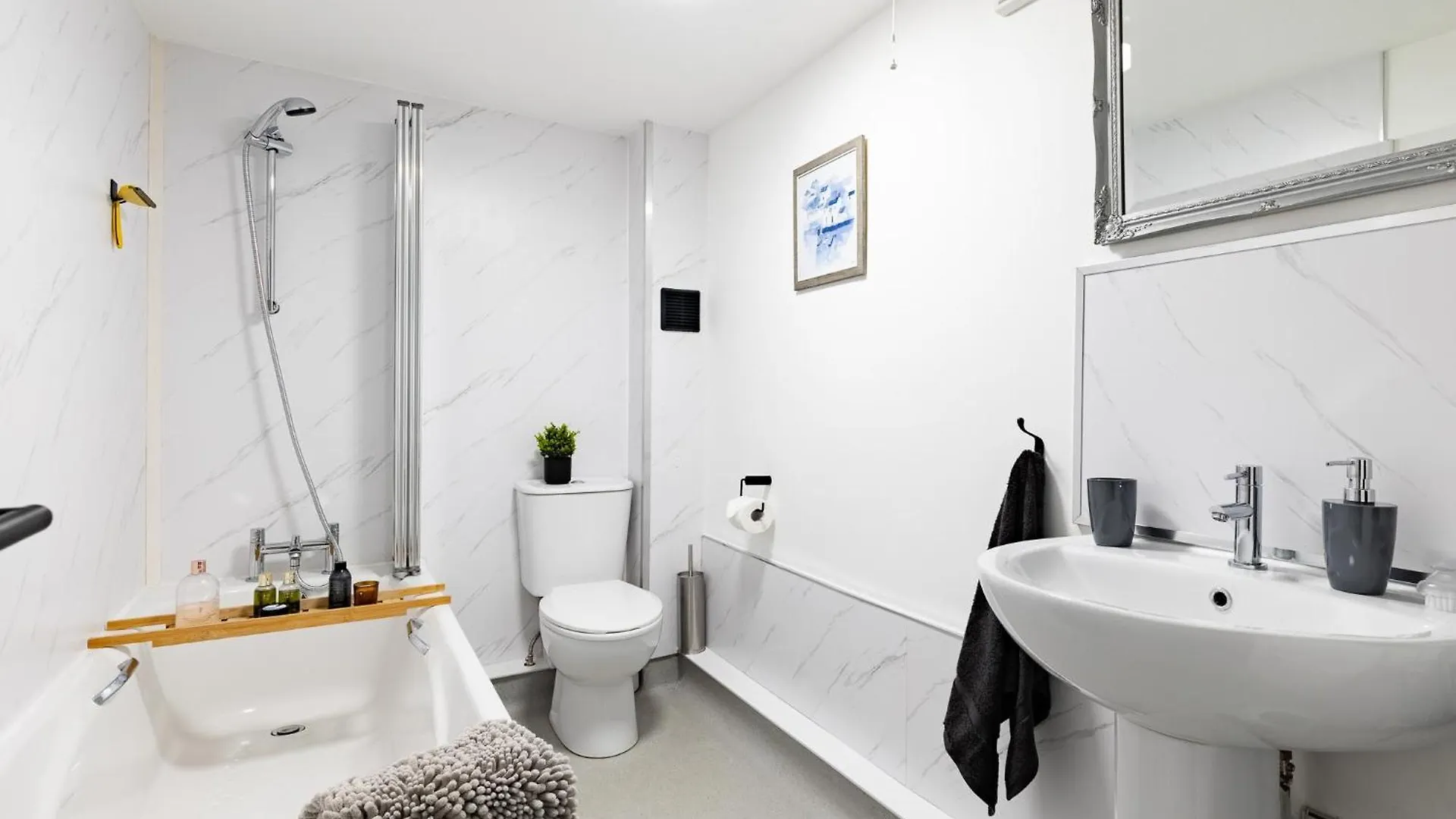 Castle Bay Apartment Scarborough